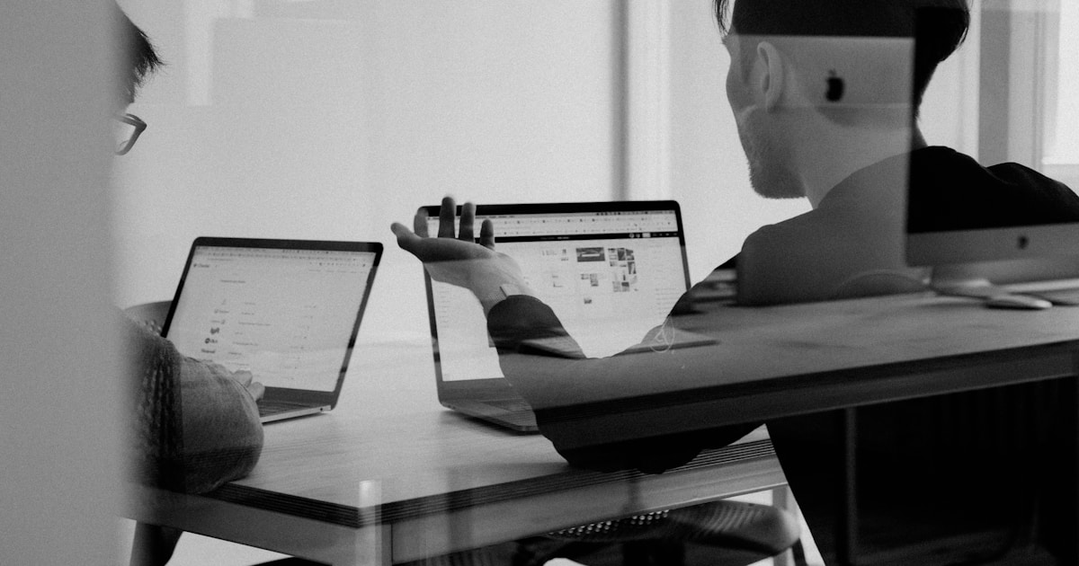 Prospection B2B email vs LinkedIn comparatif